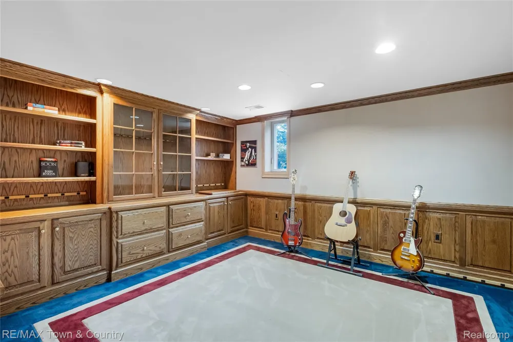 7492 River Road Flushing Charter Township, MI 48433