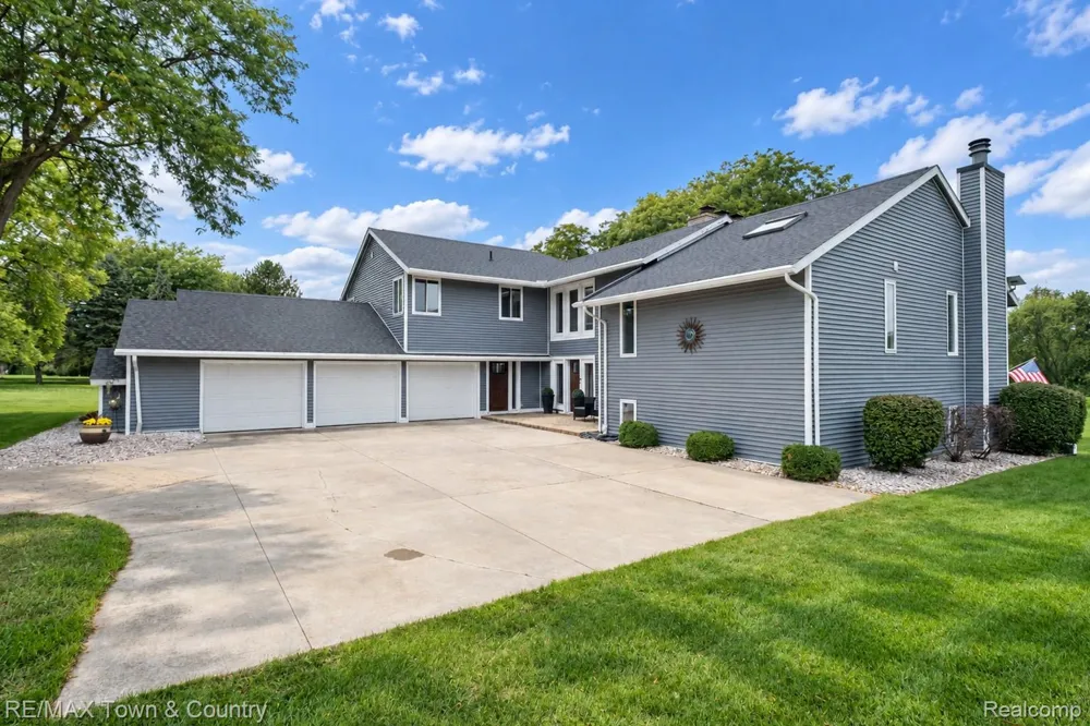 7492 River Road Flushing Charter Township, MI 48433