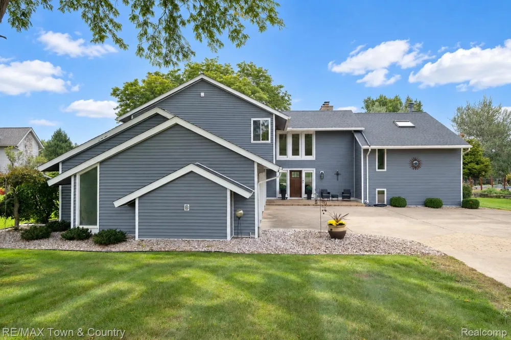 7492 River Road Flushing Charter Township, MI 48433