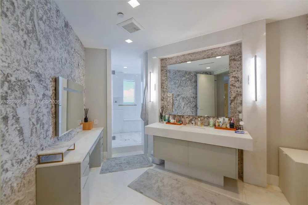 16047 Collins Ave #3204 Sunny Isles Beach, FL 33160