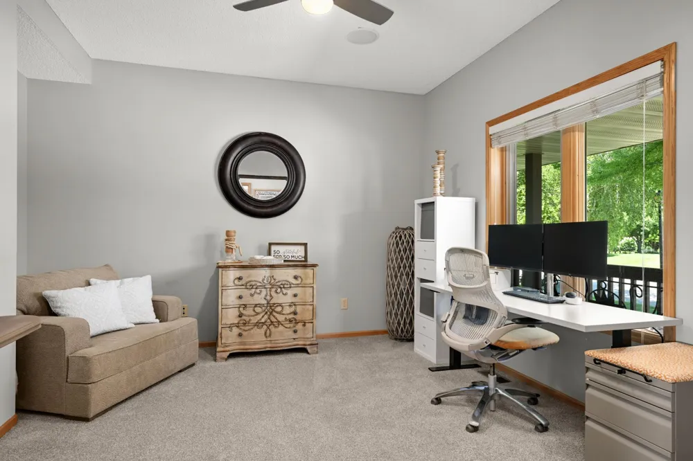 20511 Islandview Circle Lakeville, MN 55044