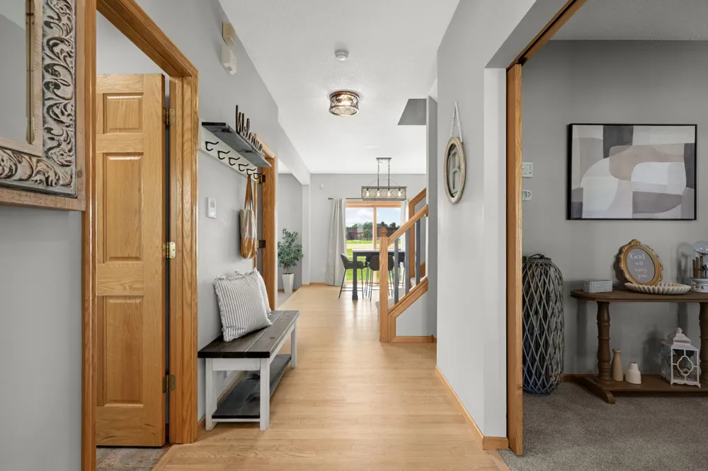 20511 Islandview Circle Lakeville, MN 55044