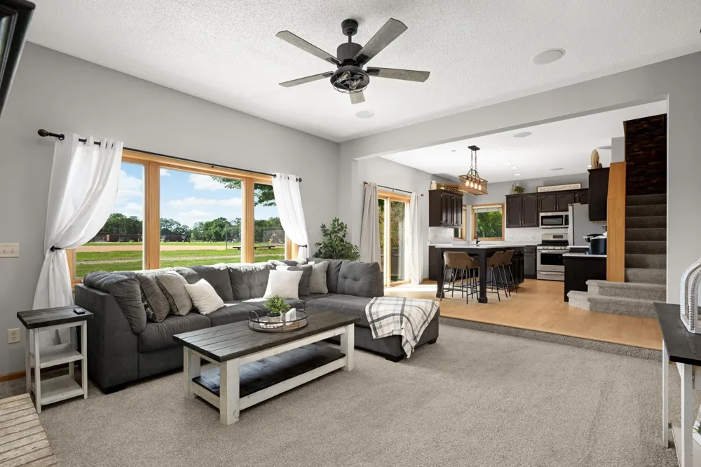 20511 Islandview Circle Lakeville, MN 55044