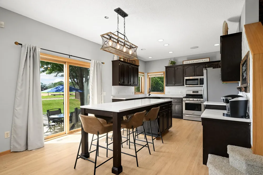 20511 Islandview Circle Lakeville, MN 55044
