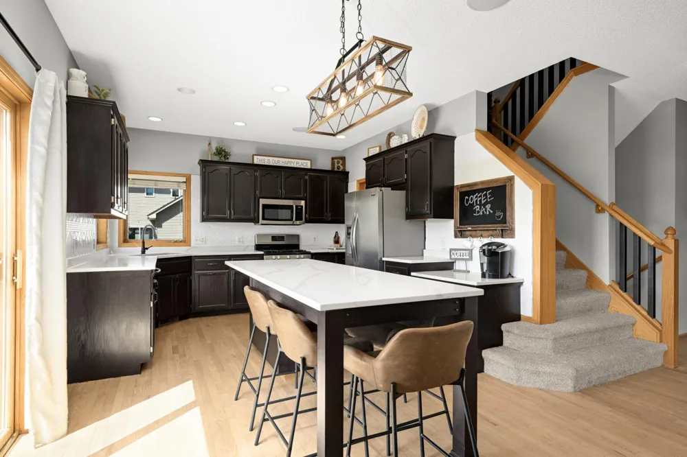 20511 Islandview Circle Lakeville, MN 55044