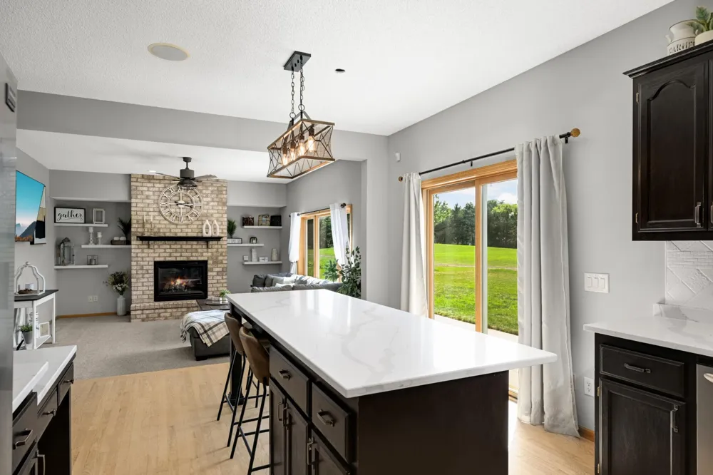 20511 Islandview Circle Lakeville, MN 55044