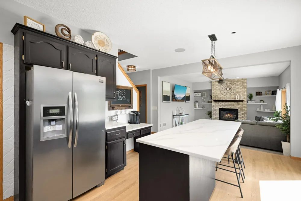 20511 Islandview Circle Lakeville, MN 55044