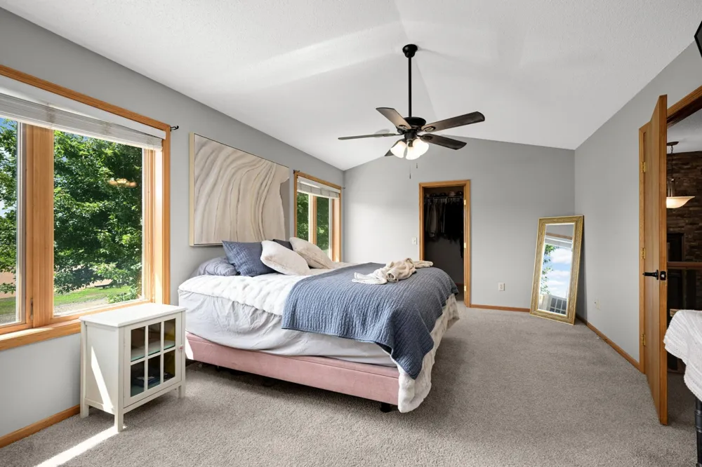 20511 Islandview Circle Lakeville, MN 55044