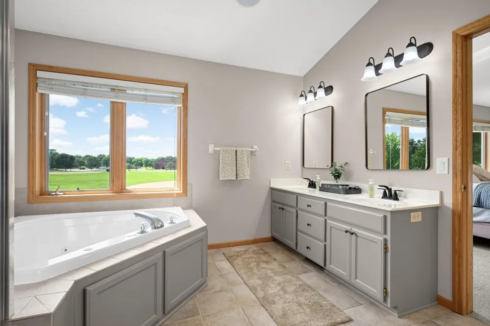 20511 Islandview Circle Lakeville, MN 55044