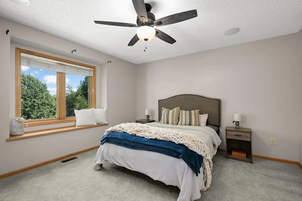 20511 Islandview Circle Lakeville, MN 55044