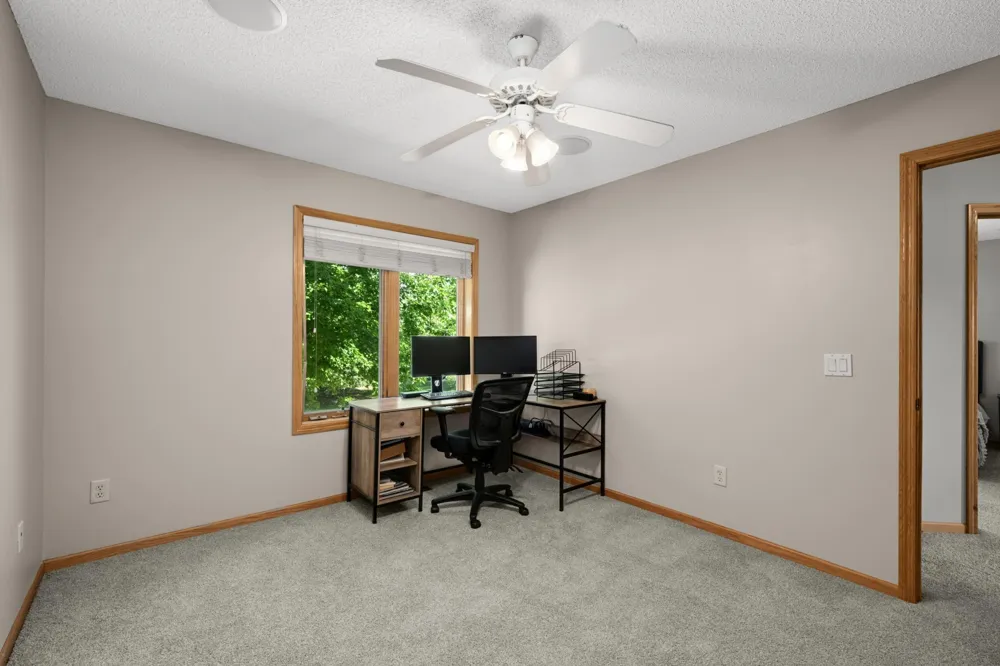 20511 Islandview Circle Lakeville, MN 55044