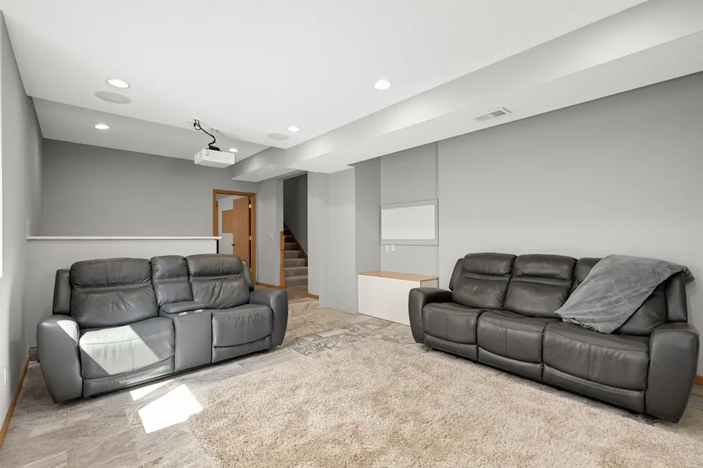 20511 Islandview Circle Lakeville, MN 55044