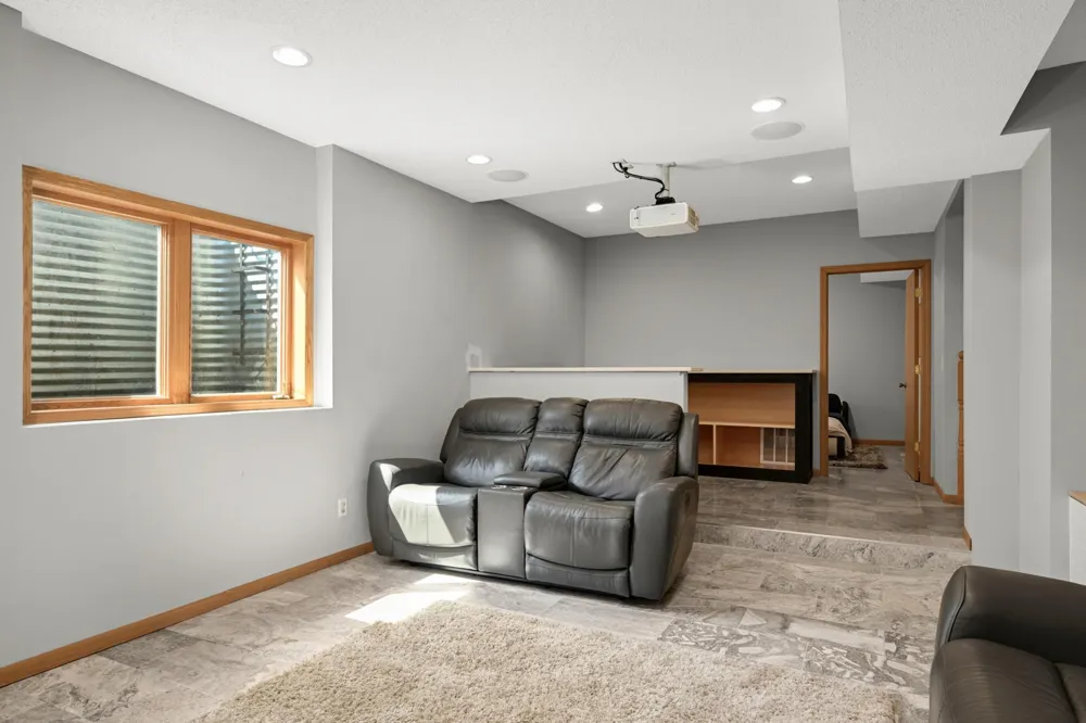20511 Islandview Circle Lakeville, MN 55044