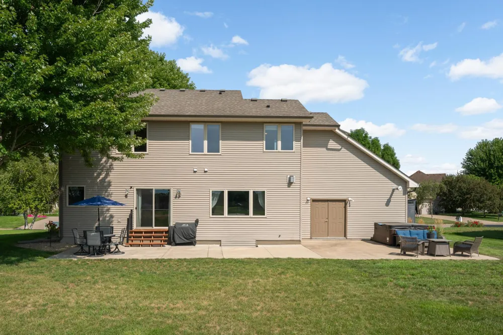 20511 Islandview Circle Lakeville, MN 55044