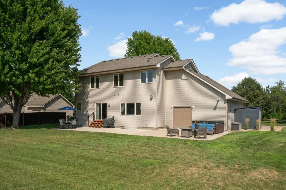 20511 Islandview Circle Lakeville, MN 55044