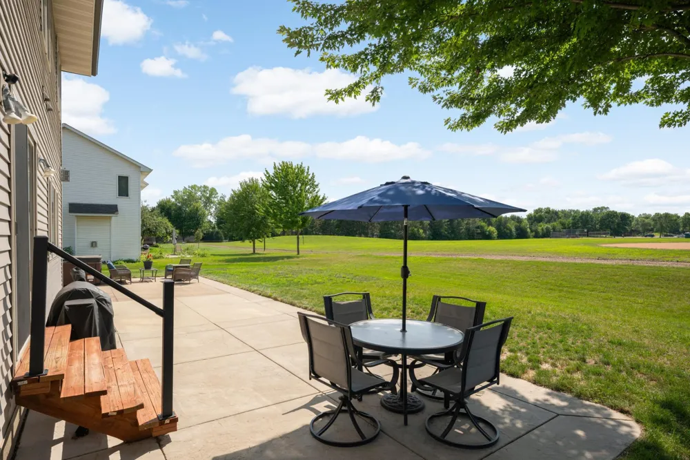 20511 Islandview Circle Lakeville, MN 55044