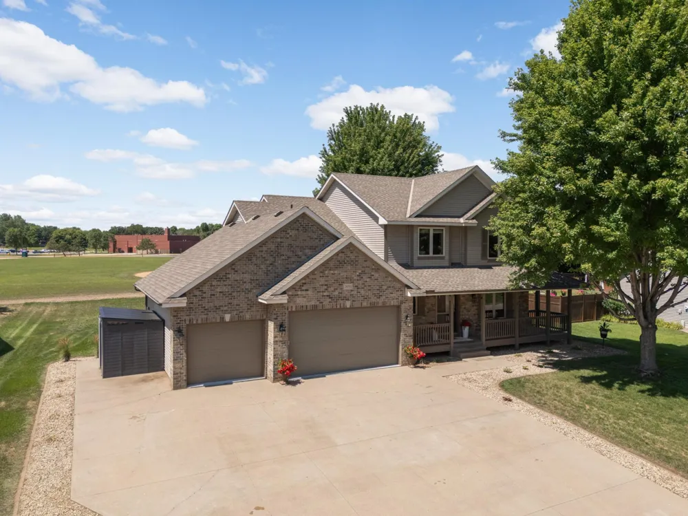 20511 Islandview Circle Lakeville, MN 55044