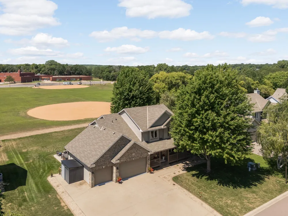 20511 Islandview Circle Lakeville, MN 55044