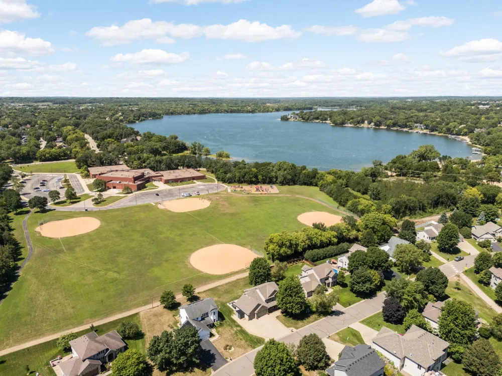 20511 Islandview Circle Lakeville, MN 55044