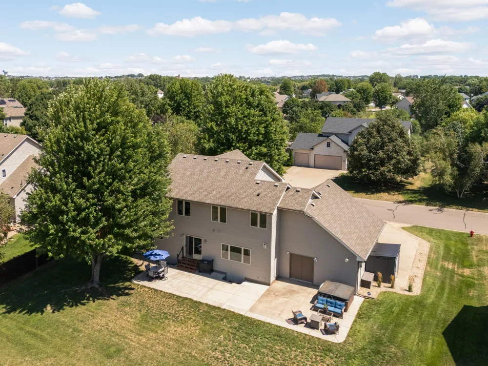 20511 Islandview Circle Lakeville, MN 55044