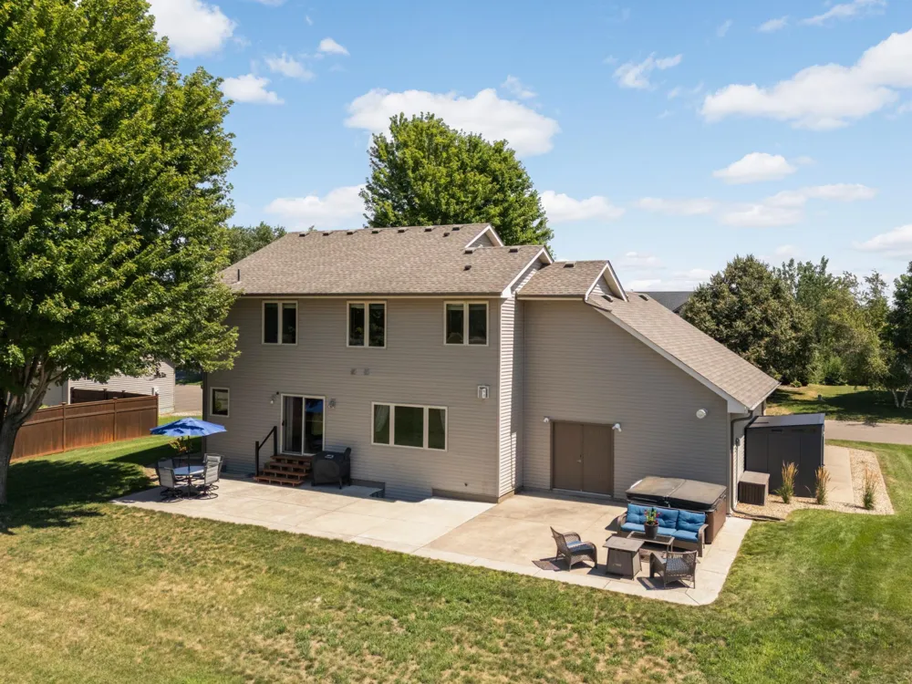20511 Islandview Circle Lakeville, MN 55044