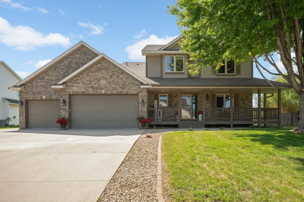 20511 Islandview Circle Lakeville, MN 55044