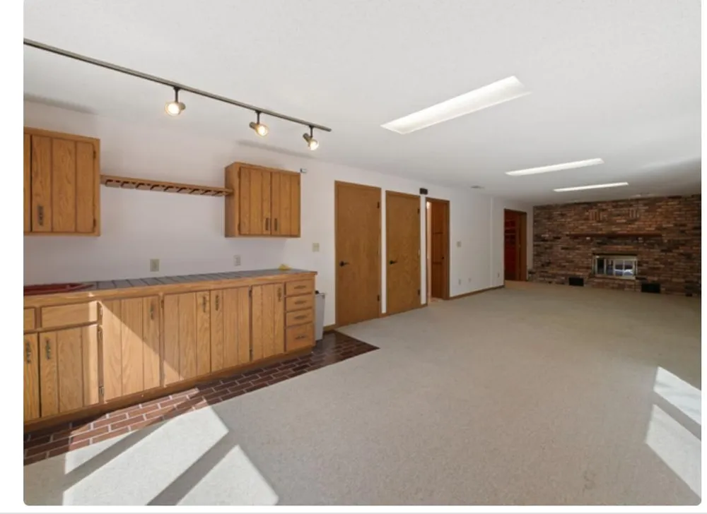 8213 Pleasant View Court Mounds View, MN 55112