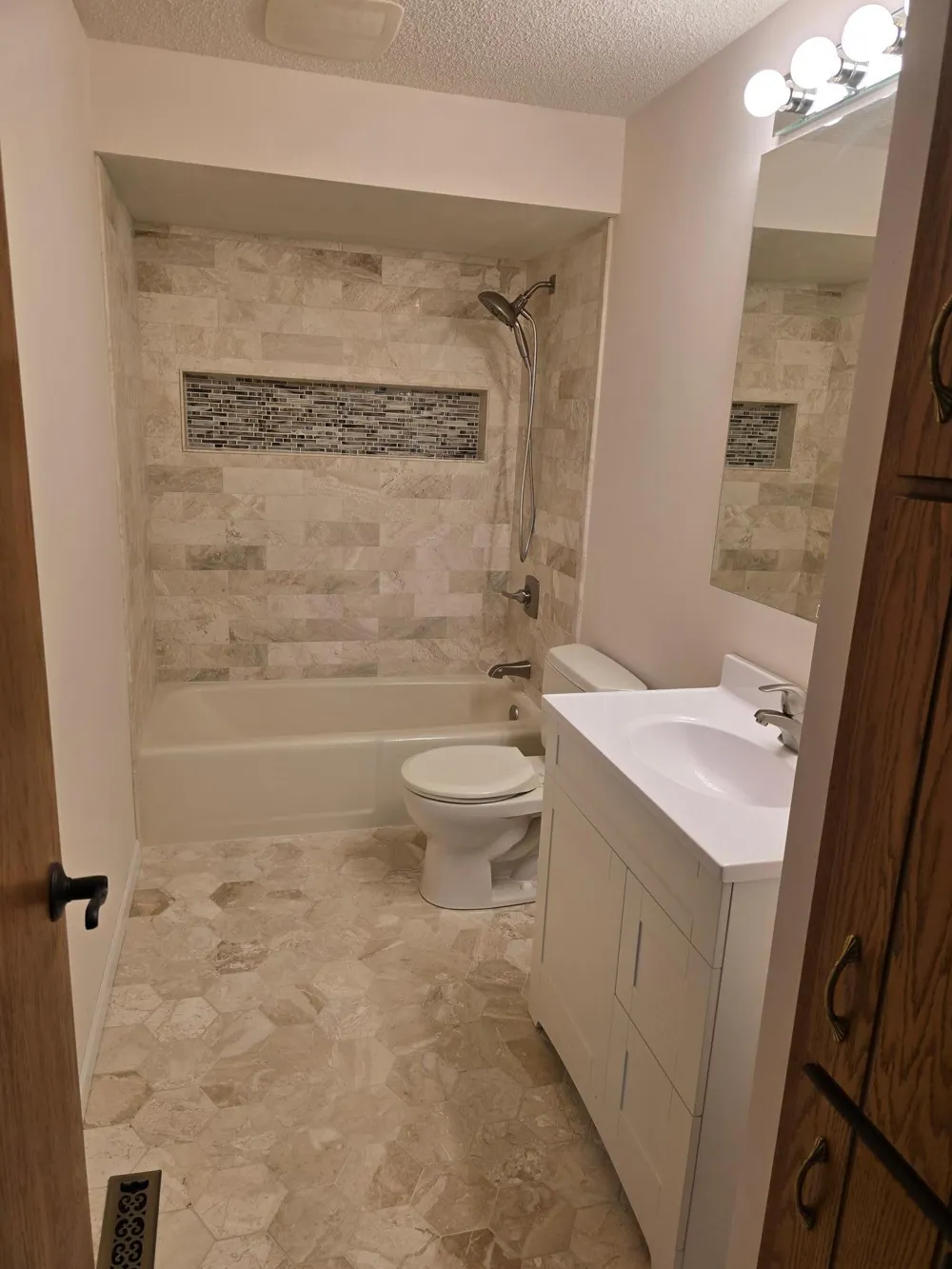 8213 Pleasant View Court Mounds View, MN 55112