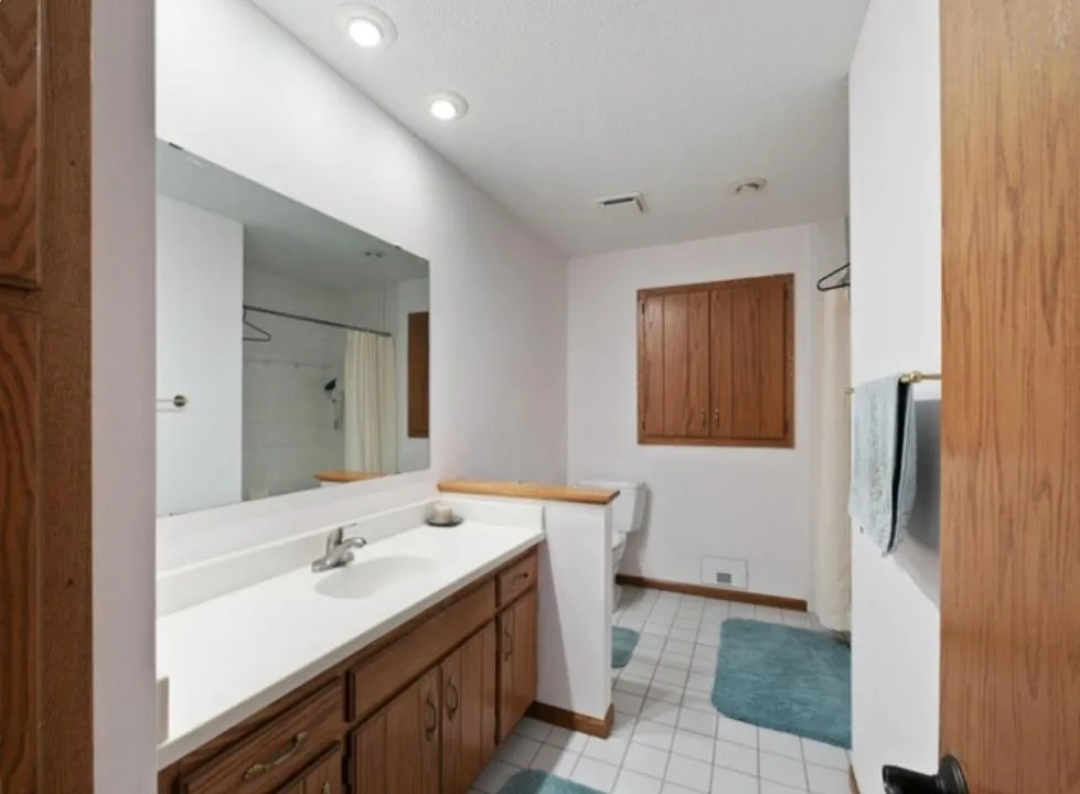 8213 Pleasant View Court Mounds View, MN 55112