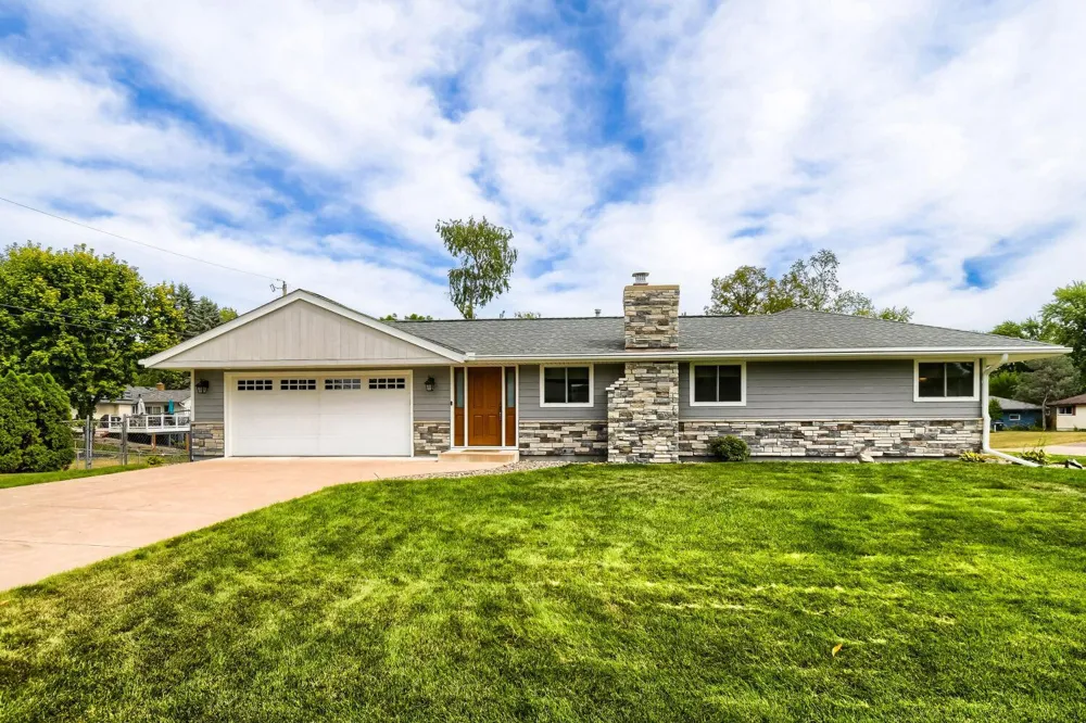 227 Dawn Avenue Shoreview, MN 55126