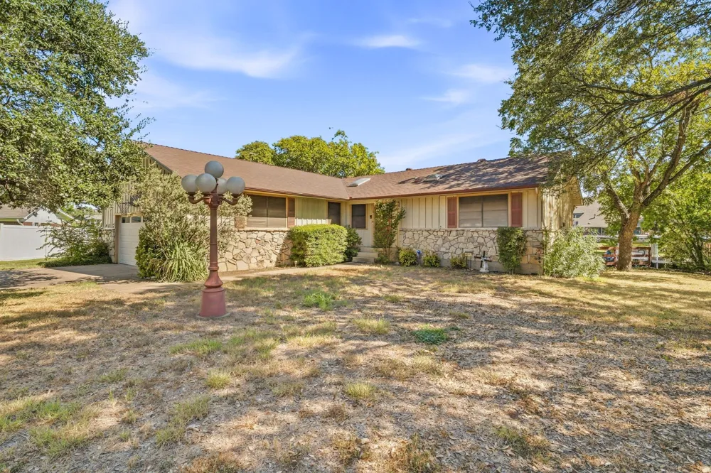 4017 Dakota Trail Granbury, TX 76048