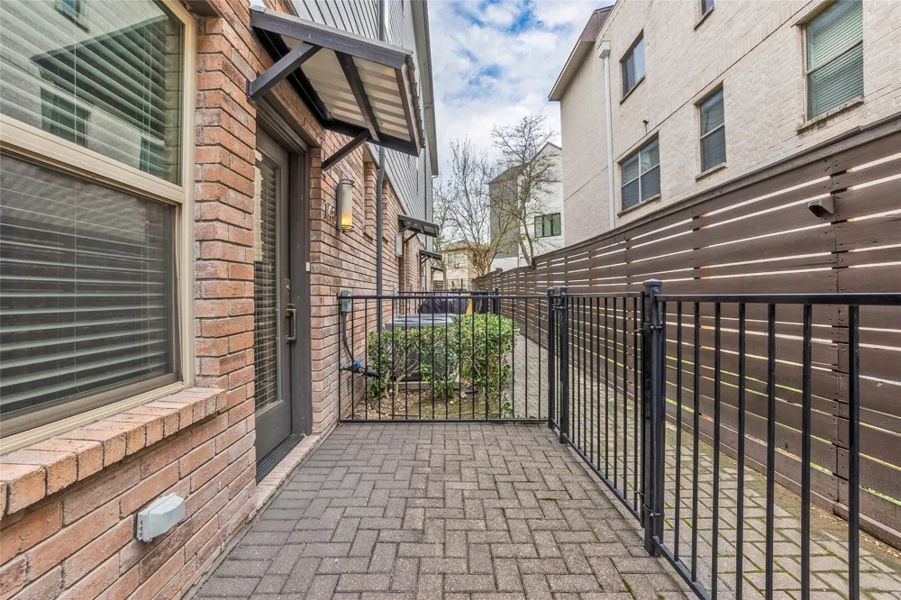 6051 Ross Avenue #110 Dallas, TX 75206