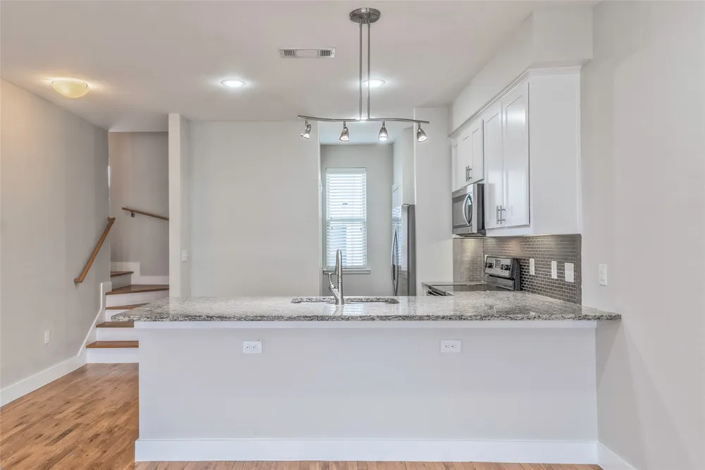 6051 Ross Avenue #110 Dallas, TX 75206