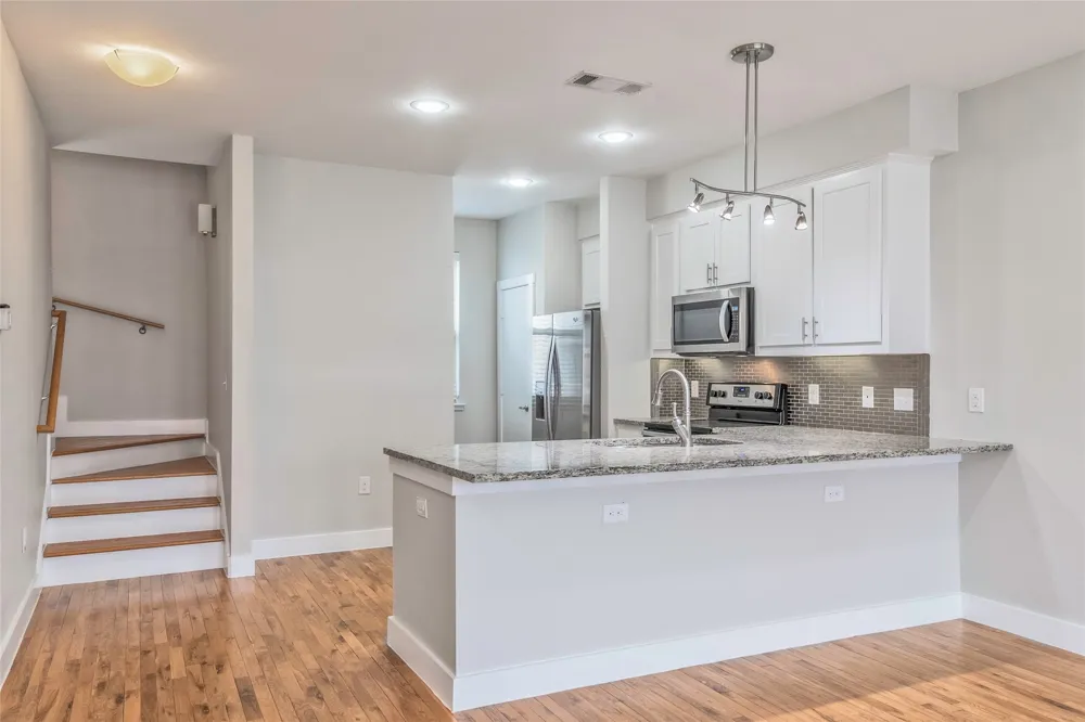 6051 Ross Avenue #110 Dallas, TX 75206