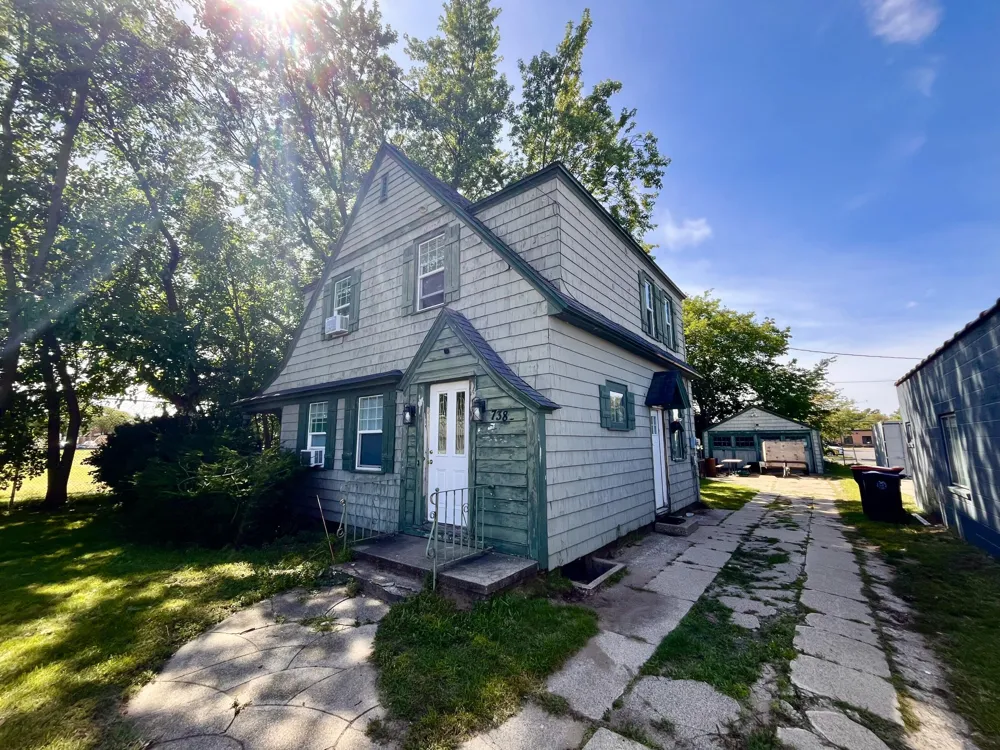 738 Washington Avenue Holland, MI 49423
