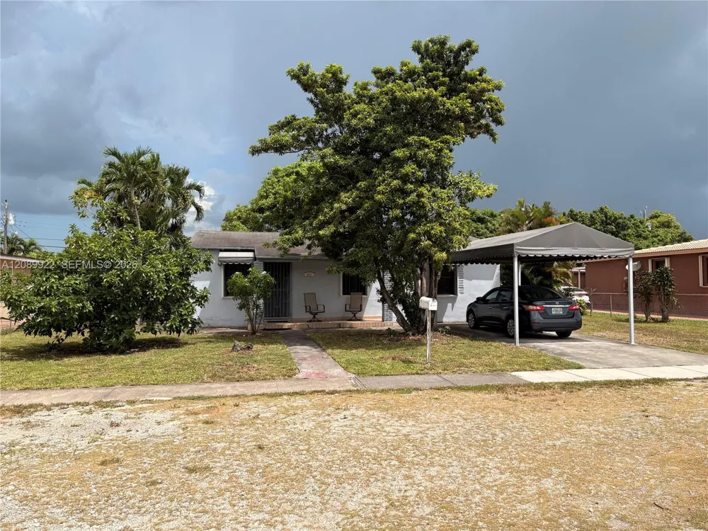 671 E 39th St Hialeah, FL 33013