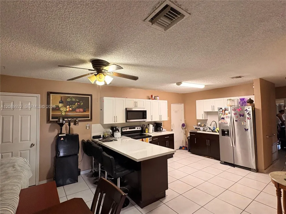 671 E 39th St Hialeah, FL 33013