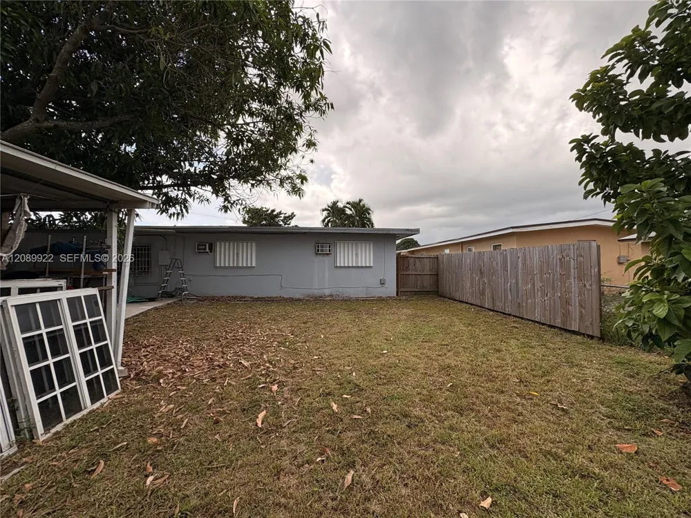 671 E 39th St Hialeah, FL 33013