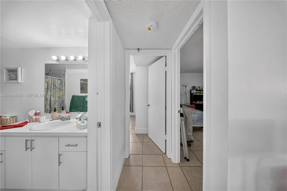 9686 Fontainebleau Blvd #106 Miami, FL 33172