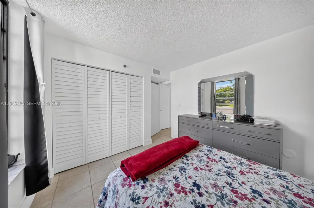 9686 Fontainebleau Blvd #106 Miami, FL 33172