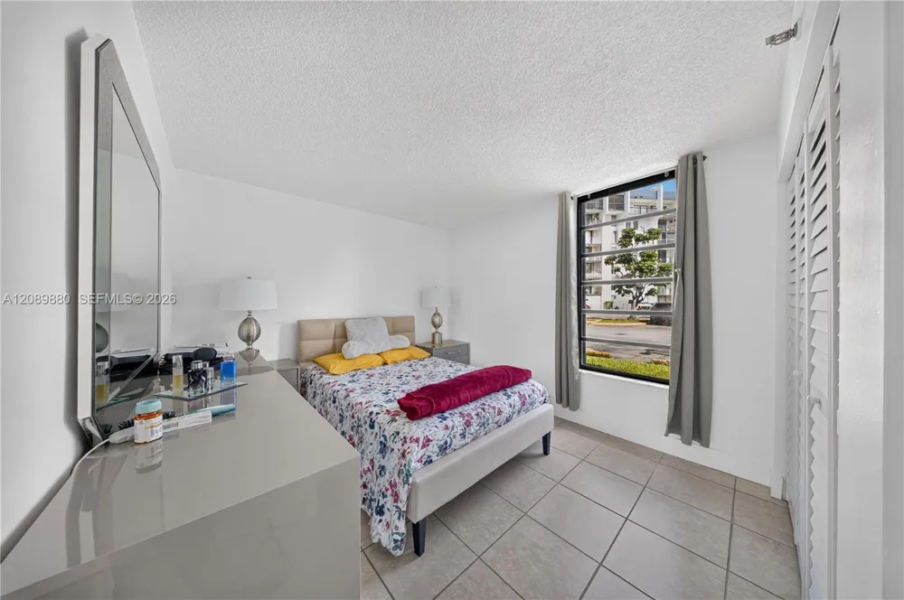 9686 Fontainebleau Blvd #106 Miami, FL 33172