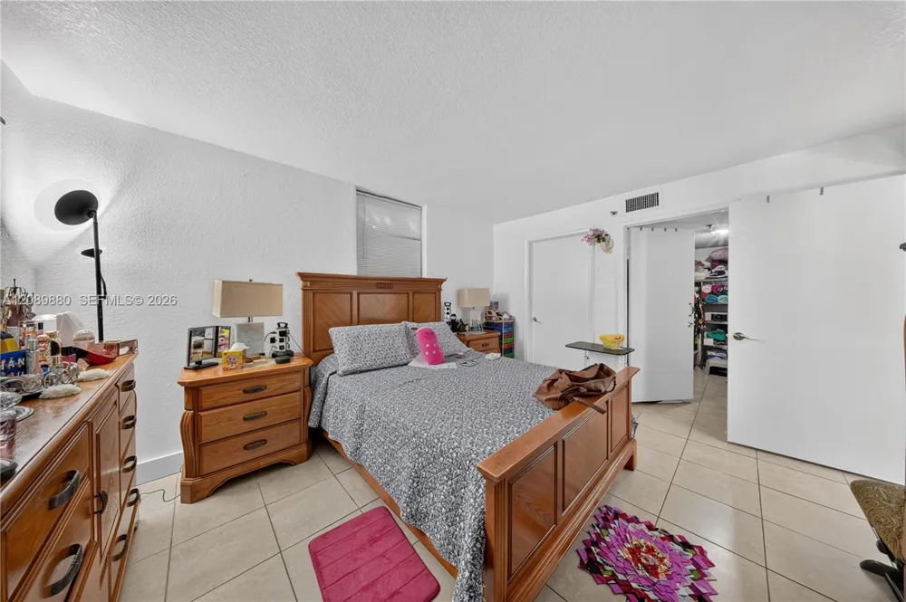 9686 Fontainebleau Blvd #106 Miami, FL 33172