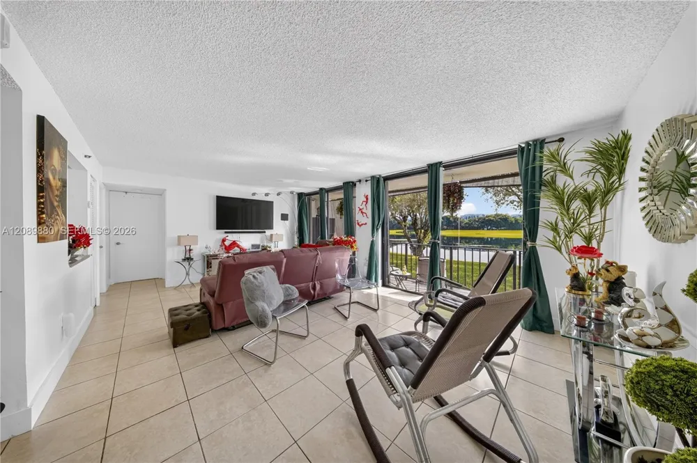 9686 Fontainebleau Blvd #106 Miami, FL 33172