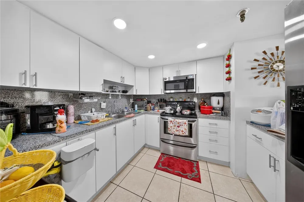 9686 Fontainebleau Blvd #106 Miami, FL 33172