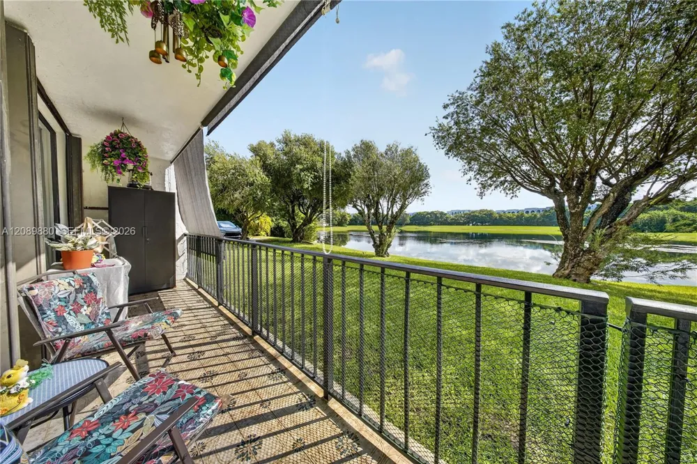9686 Fontainebleau Blvd #106 Miami, FL 33172