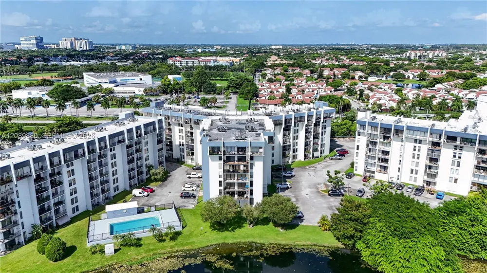 9686 Fontainebleau Blvd #106 Miami, FL 33172