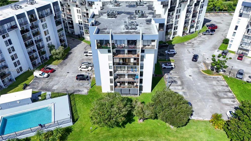 9686 Fontainebleau Blvd #106 Miami, FL 33172