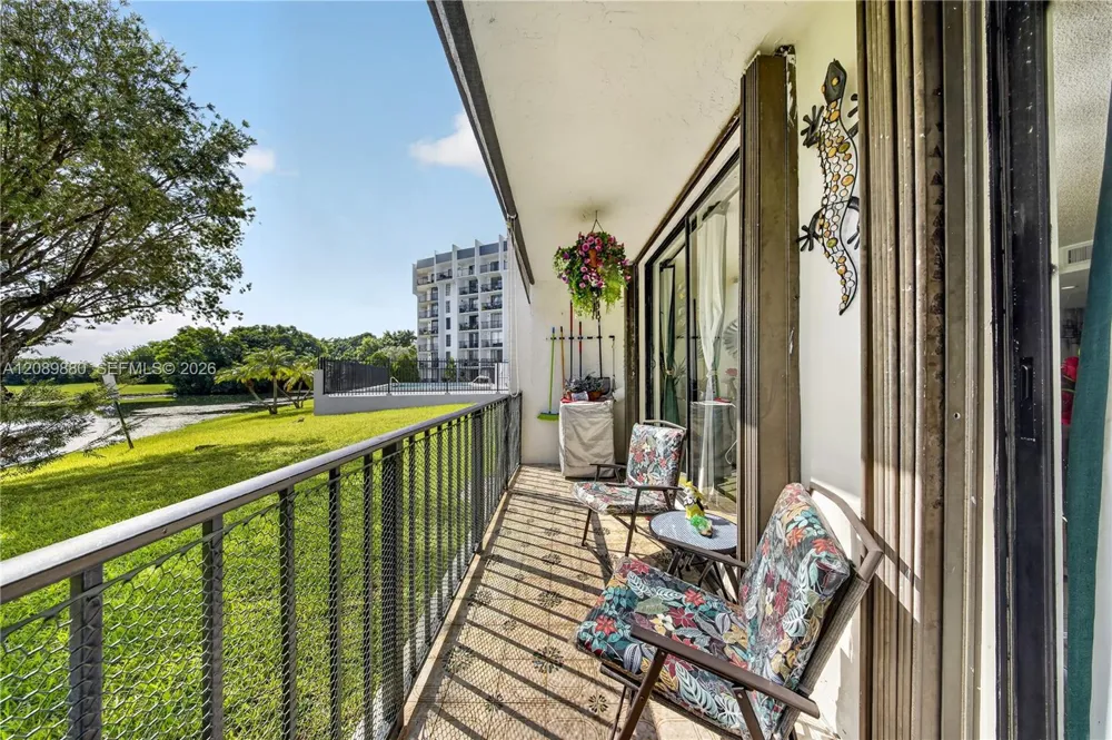 9686 Fontainebleau Blvd #106 Miami, FL 33172