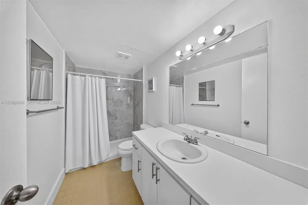 9686 Fontainebleau Blvd #106 Miami, FL 33172