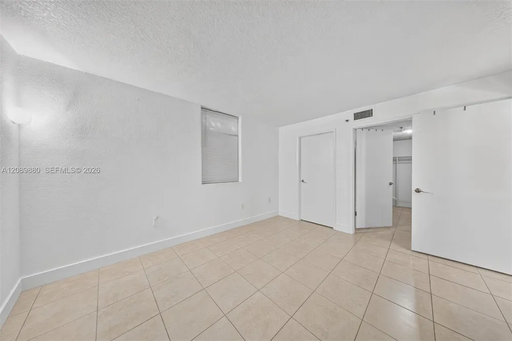 9686 Fontainebleau Blvd #106 Miami, FL 33172